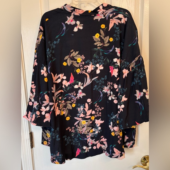 Floral Kimono Cardigan - Black with Multicolor Floral Print Women’s L/XL - Picture 5 of 8